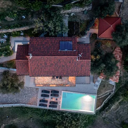 Villa Lapida *