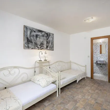 Lapida * Supetarska Draga