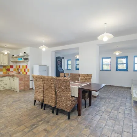 Lapida Villa Supetarska Draga