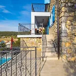 Villa Lapida *
