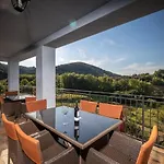 Villa Lapida *