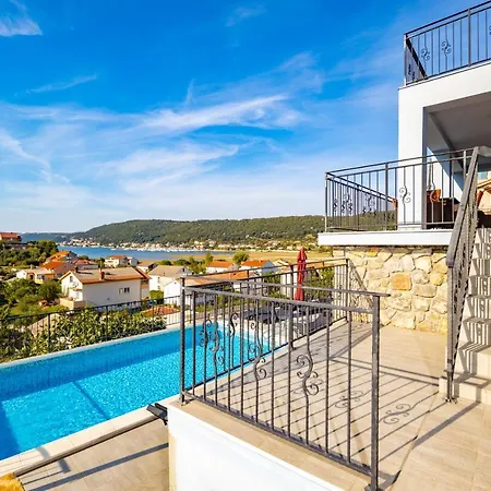 Lapida * 苏佩塔斯卡德拉加