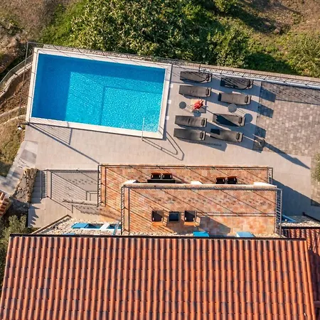 Lapida Supetarska Draga