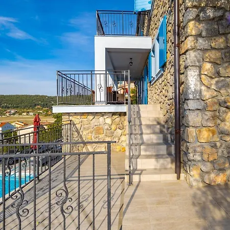 Villa Lapida *