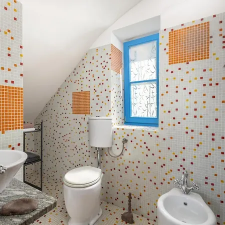 Lapida 苏佩塔斯卡德拉加