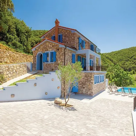Villa Lapida *