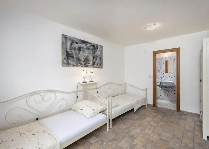 Lapida * Supetarska Draga