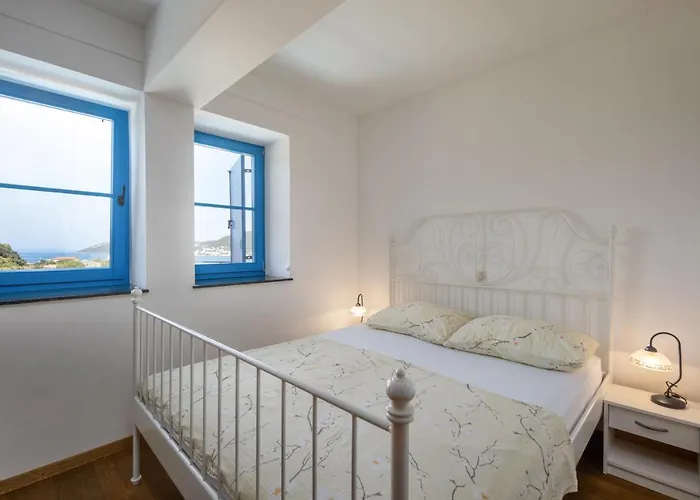 Lapida Supetarska Draga