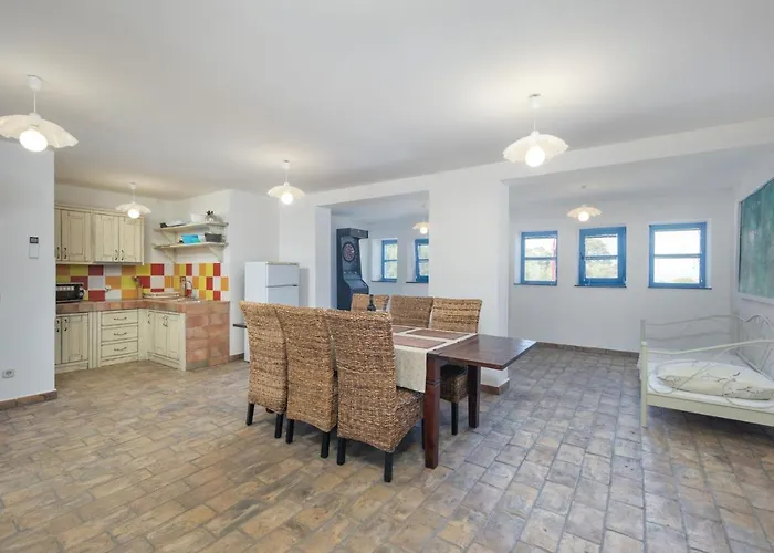 Lapida Villa Supetarska Draga