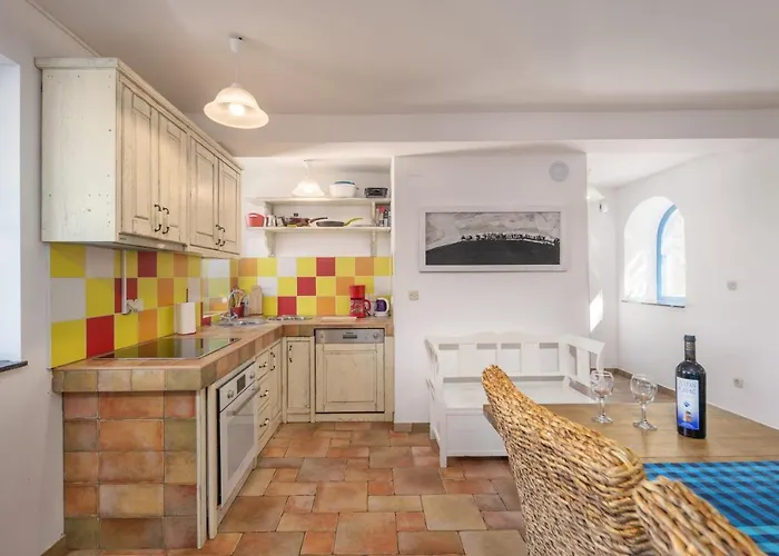 Lapida Villa Supetarska Draga